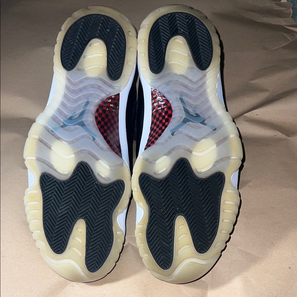 Nike Black and White Athletic Shoes JORDAN 11 RETRO '72-10' - Picture 5 of 6